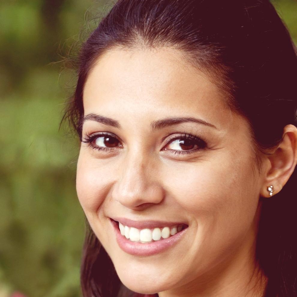 Layla Farouk, budget analyst